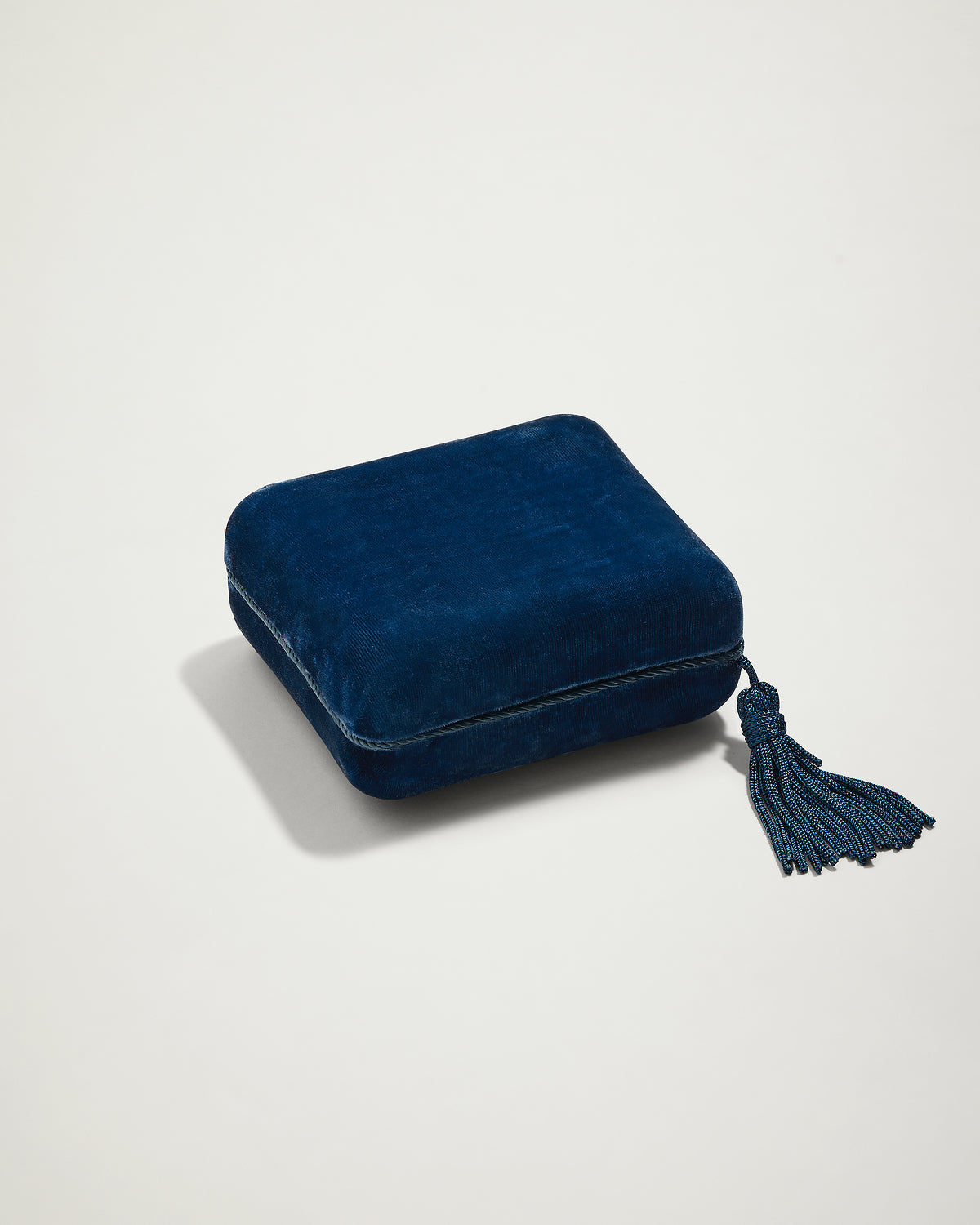 Trilogy Round Brilliant Diamond Engagement Ring, YG