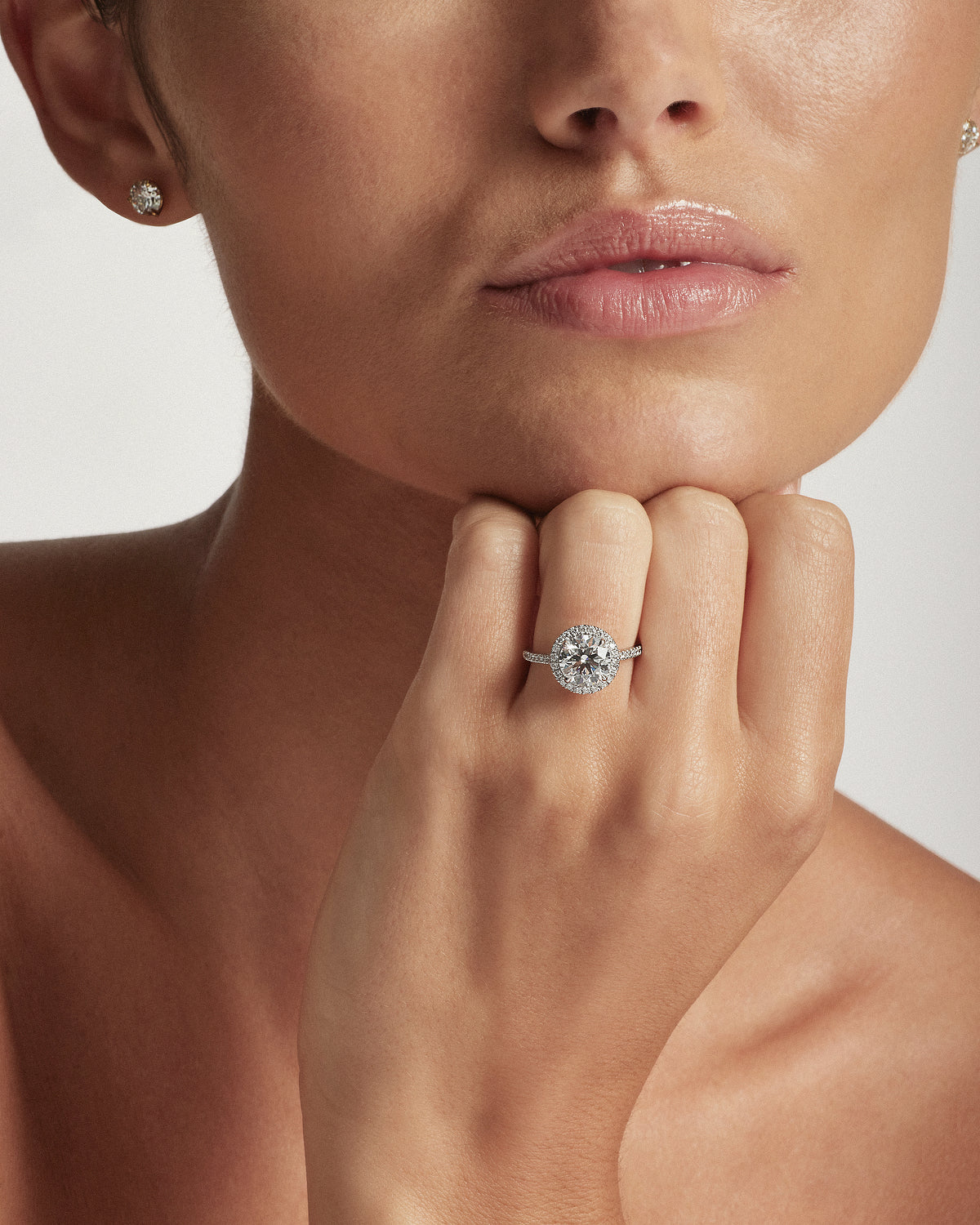 Round Brilliant Cut Diamond Engagement Ring with Halo, WG